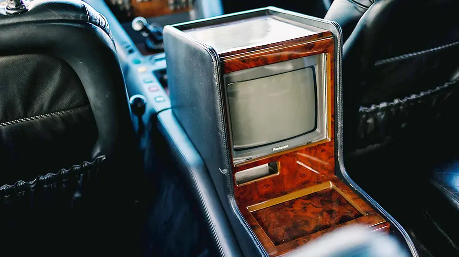 Lamborghini LM002 Wagon Lamborghini LM002 Wagon Fernseher