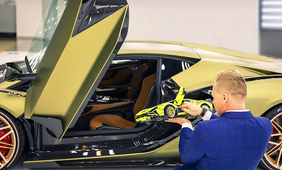 Lamborghini Sián: Lego-Technic-Bausatz Der Lego Technic Lamborghini Sián im Vergleich mit dem Original.