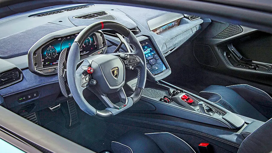 Blick auf die Armaturen im Innenraum des Lamborghini Temerario.