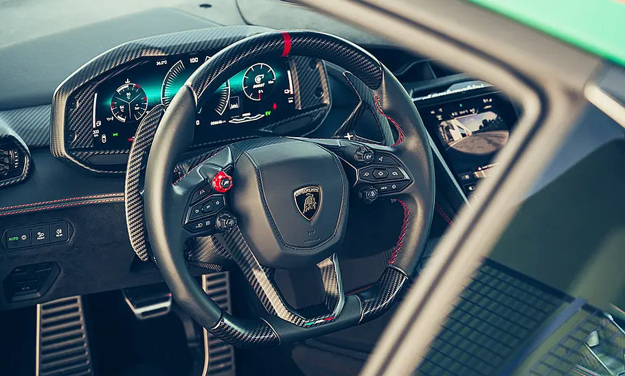 Das Cockpit und das Lenkrad des Lamborghini Temerario (2025).