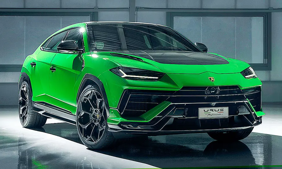 Der Lamborghini Urus Performante (2023) statisch von schräg vorne fotografiert.