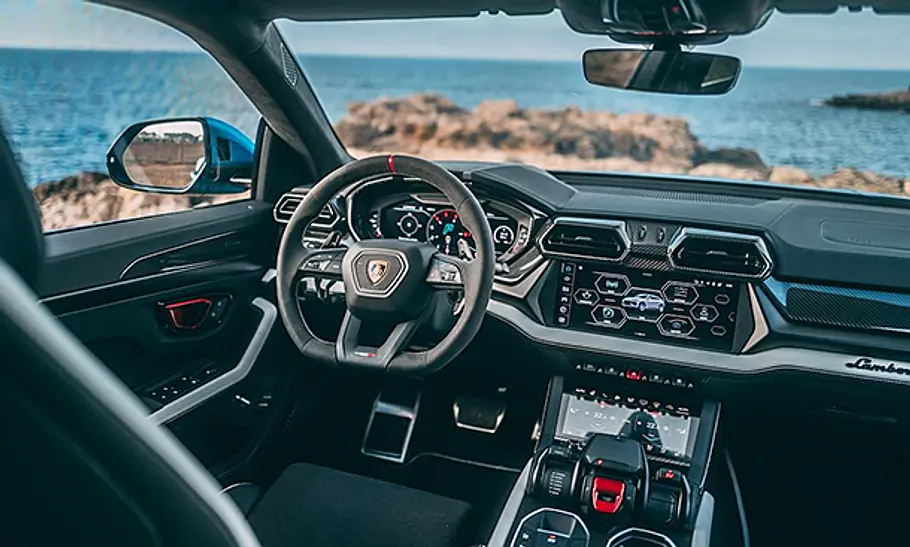 Lamborghini Urus SE (2024) Das Cockpit des Lamborghini Urus SE (2024).