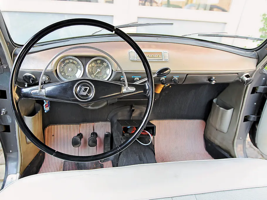Lancia Appia Bilder technische Daten Limousinen Oldtimer Vergleich Cockpit