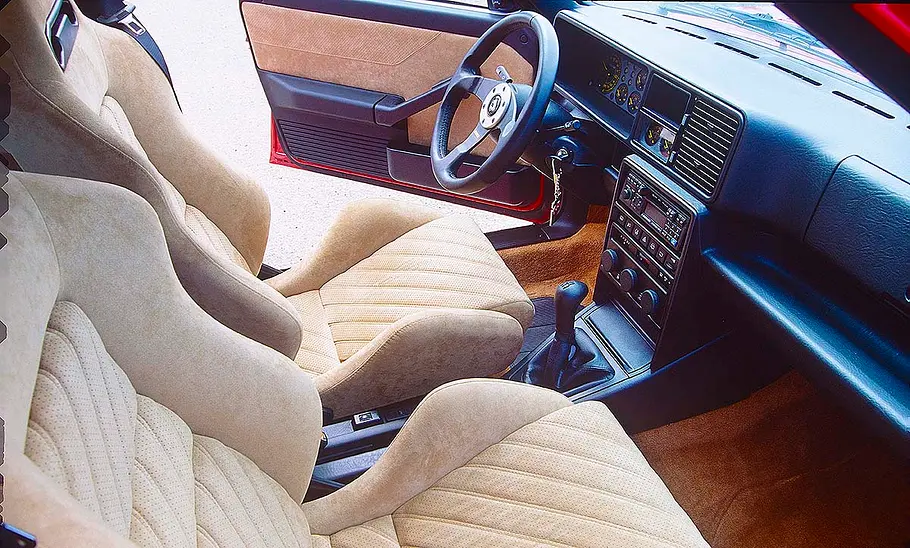 Lancia Delta Integrale Der Innenraum des Lancia Delta Integrale.