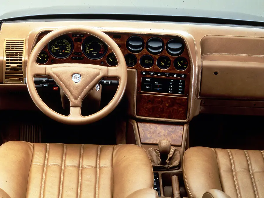 Lancia Thema 8.32 LanciaThema832FerrariV801