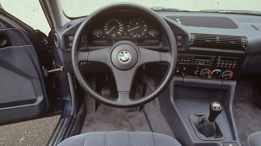Das Cockpit des BMW 535i.