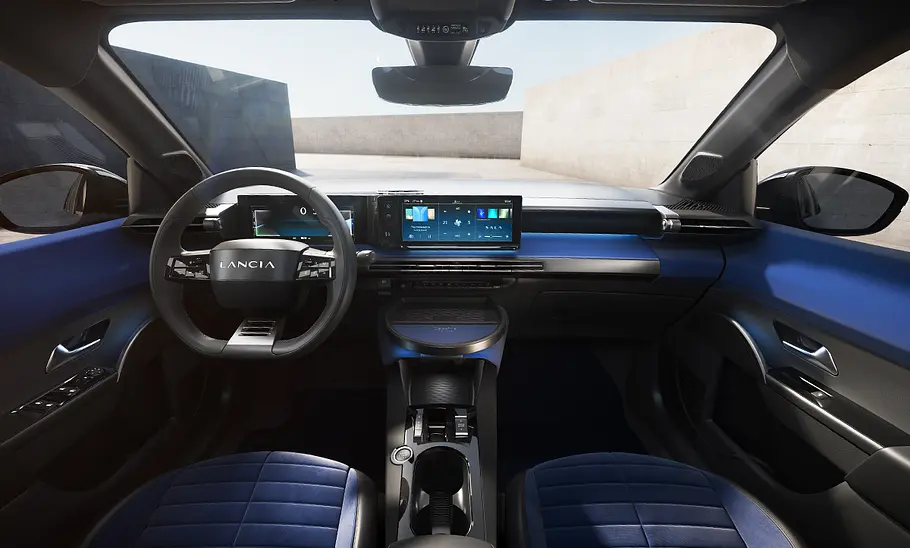 Lancia Ypsilon (2025); Kleinwagen; Elektroauto; Hybridauto; Interieur; Innenraum; Cockpit; Armaturen; Lenkrad