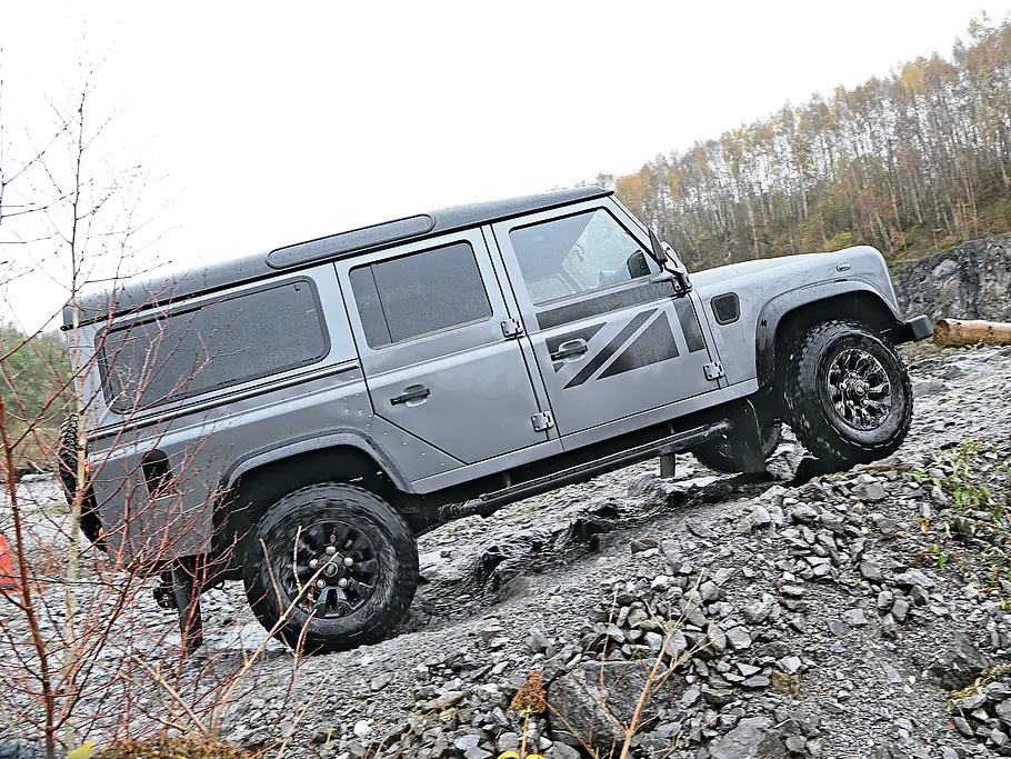 Land Rover Defender TD4 110 SW Geländewagen Diesel Fünftürer Test Bilder