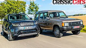 Der Land Rover Discovery D350 35th Anniversary Edition und Land Rover Discovery V8i von vorne während der Fahrt fotografiert. - Foto: Frank Ratering
