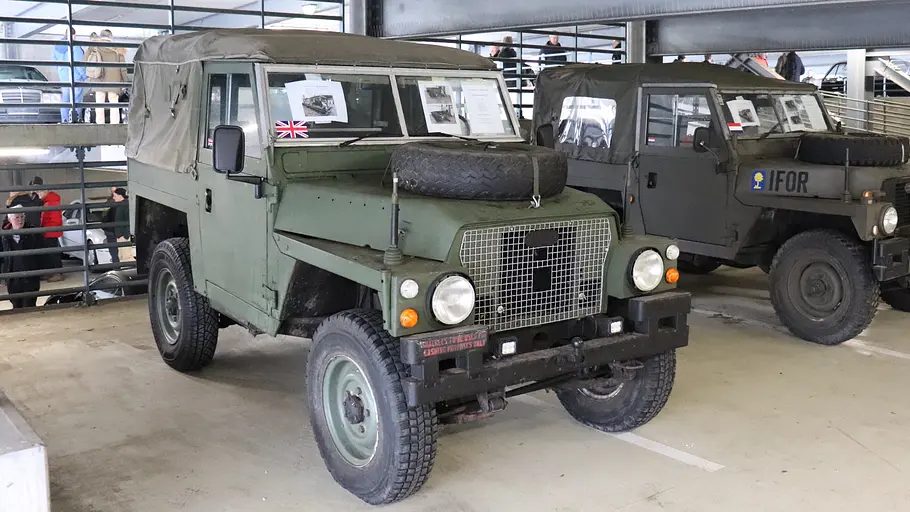 Der Land Rover Lightweight stehend von vorne