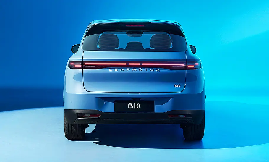 Leapmotor B10 Hybrid EV Blick von hinten auf den Leapmotor B10 Hybrid EV.
