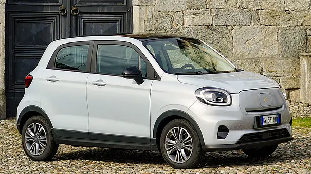 Der Leapmotor T03 stehend, von schräg vorne fotografiert. - Foto: Leapmotor