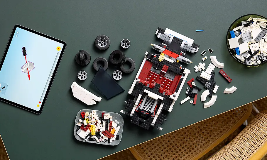 Lego Icons Lamborghini Countach 5000 Quattrovalvole (10337) im Aufbau.