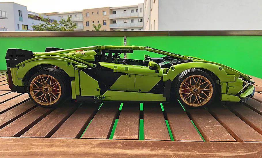 Lamborghini Sián: Lego-Technic-Bausatz Seitliche Aufnahme vom Lego Technic Lamborghini Sián.