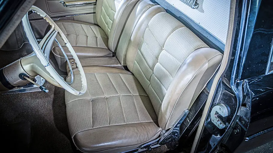 Der Innenraum des Rappold-Umbau auf Basis von Opel Admiral A. 