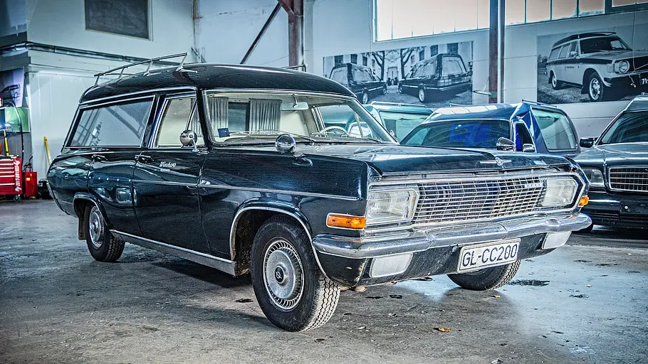 Rappold-Umbau auf Basis von Opel Admiral A statisch von schräg vorne fotografiert. 