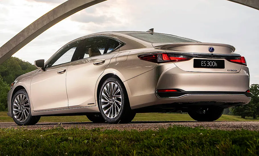 Lexus ES 300h (2018)