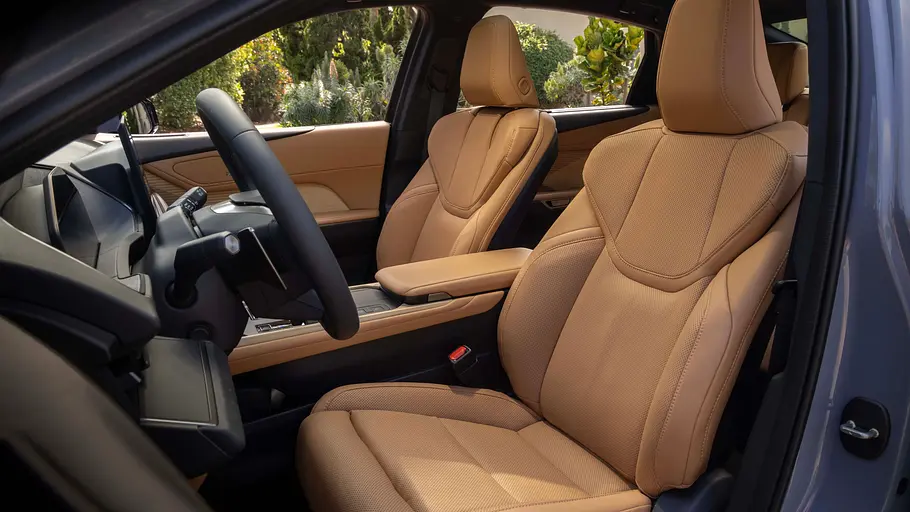 Die vorderen Sitze des Lexus ES.