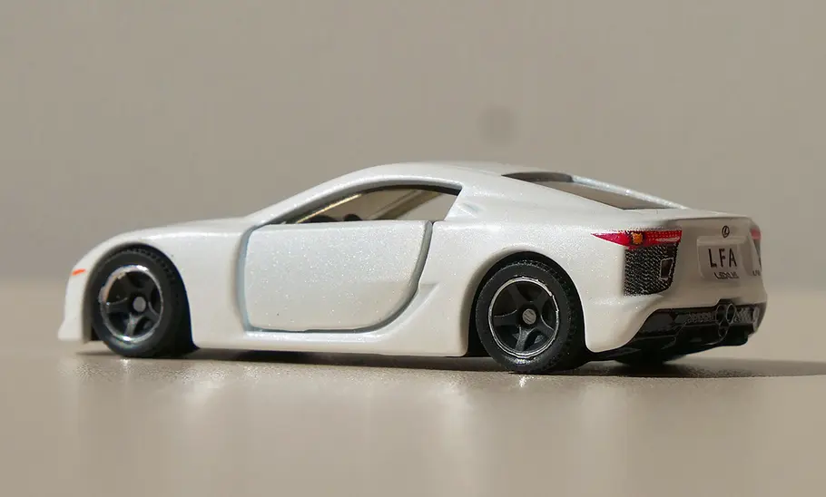Lexus LFA von Matchbox; Modellauto; Spielzeugauto; Außenansicht; Seitenansicht