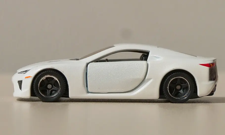 Lexus LFA von Matchbox; Modellauto; Spielzeugauto; Außenansicht; Profilansicht