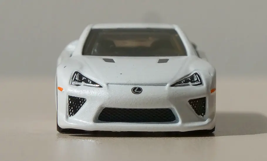 Lexus LFA von Matchbox; Modellauto; Spielzeugauto; Außenansicht; Frontalsicht