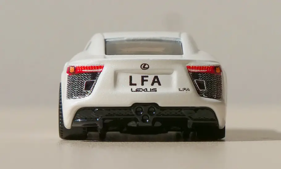 Lexus LFA von Matchbox; Modellauto; Spielzeugauto; Außenansicht; Hecksicht