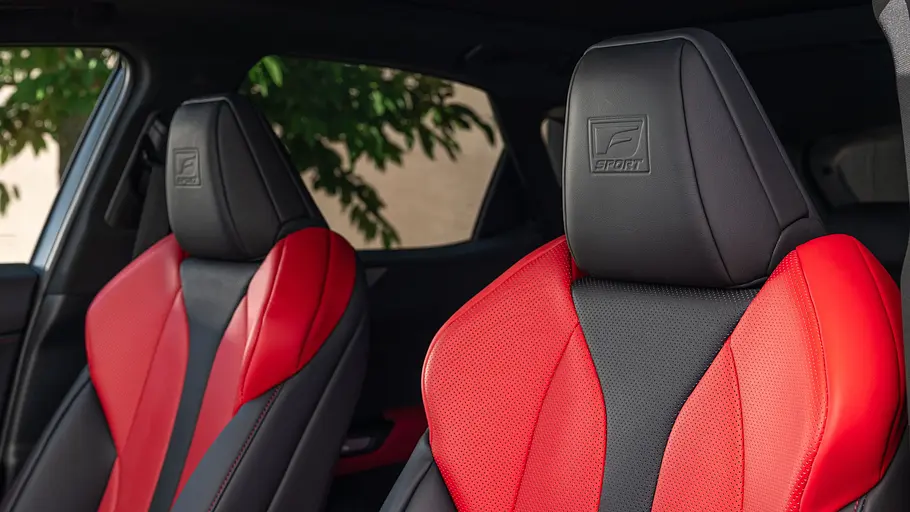 Lexus NX Facelift Die Vordersitze des F-Sport-Modells des Lexus NX Facelift im Detail.