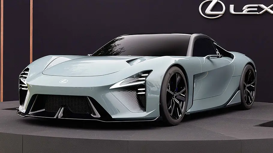 Das Lexus Sport Concept steht auf einer Messebühne, von vorne links fotografiert.