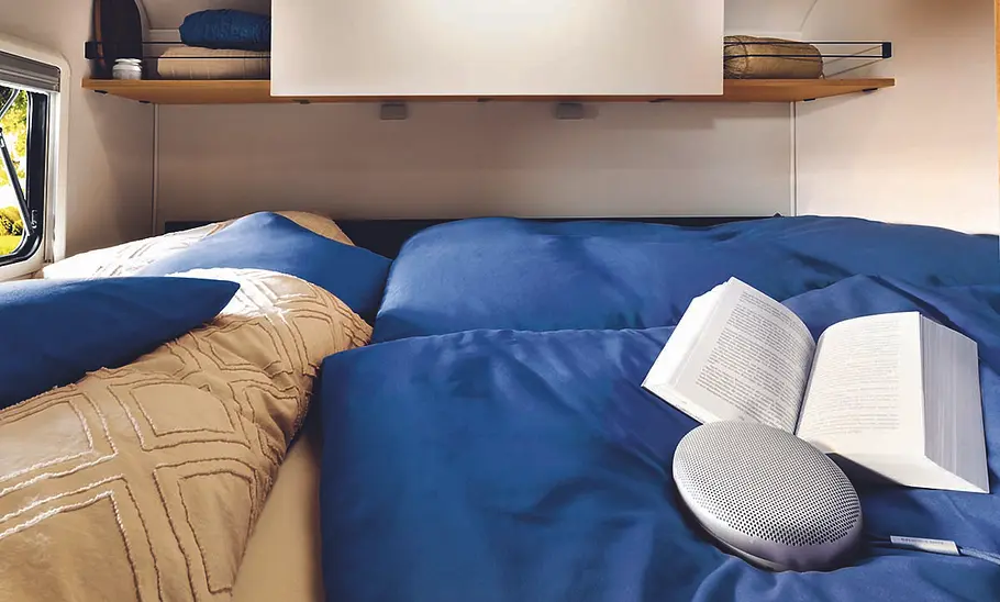 Das Bett im Heck des LMC Tourer A 690 G (2025).