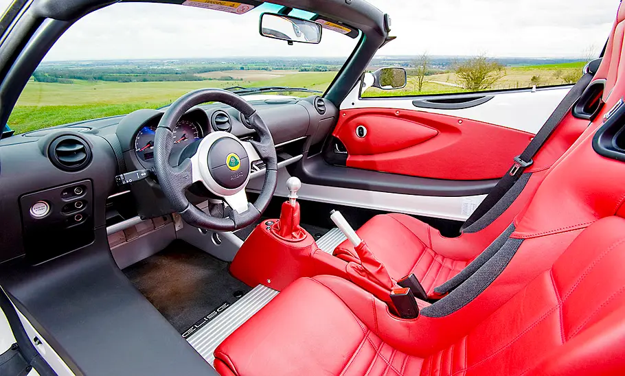 Lotus Elise Das Cockpit des Lotus Elise.