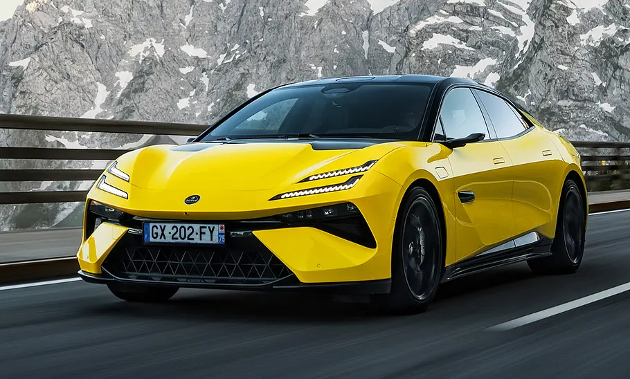 Lotus Emeya Lotus Emeya; fahrend, schräg vorne