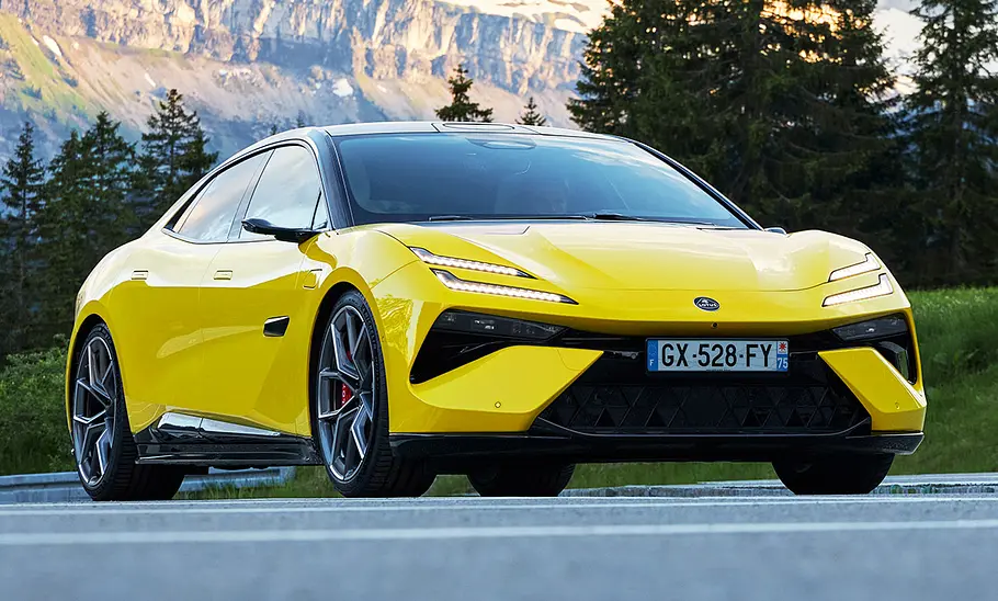 Lotus Emeya Lotus Emeya; stehend, schräg vorne