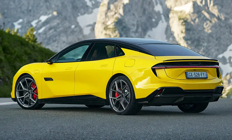 Lotus Emeya Lotus Emeya; stehend, schräg hinten