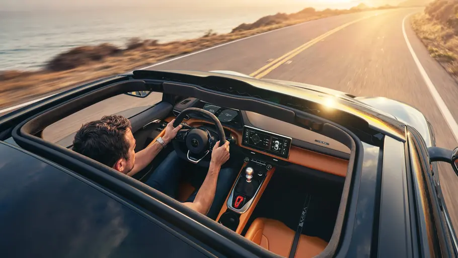 Lotus Emira 420 Sport Das herausnehmbare Glasdach des Lotus Emira 420 Sport.