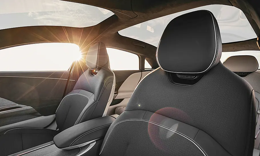 Lucid Air (2023) Lucid Air (2021)