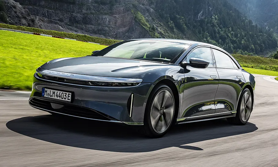 Lucid Air Lucid Air; fahrend, schräg vorne