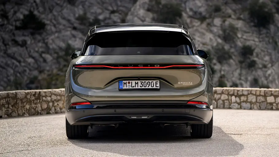 Lucid Gravity Der Lucid Gravity, statisch von hinten fotografiert.