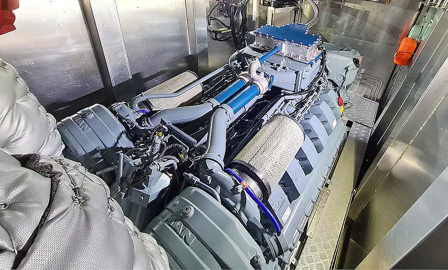 MAN Dual-Fuel-V12