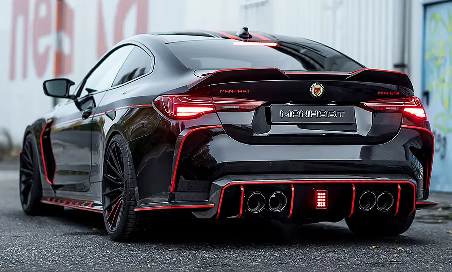 Manhart MH4 GTR II Blick von schräg hinten auf den Manhart MH4 GTR II.