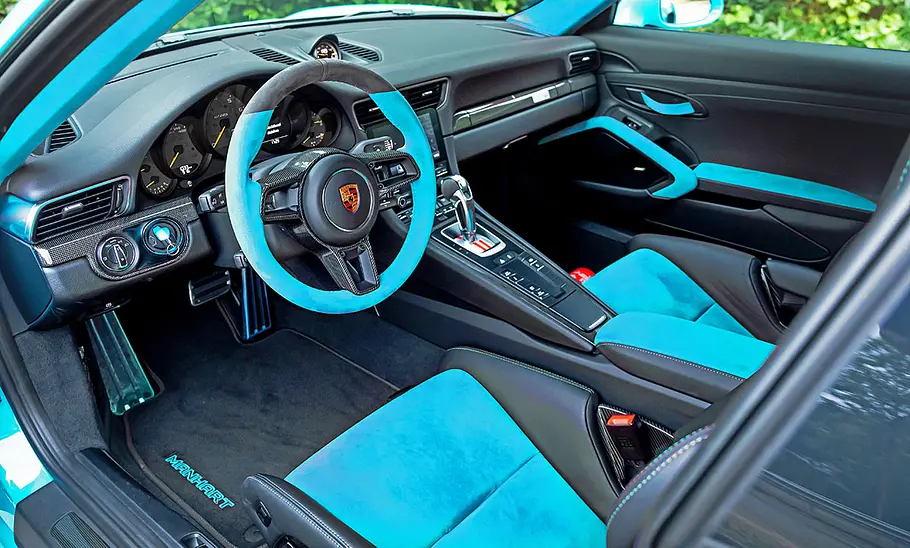 Das Cockpit des Manhart TR 700 II.