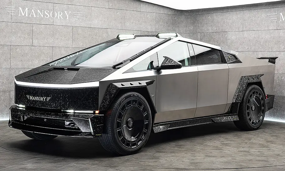 Blick von schräg vorne auf den Mansory Elongation.