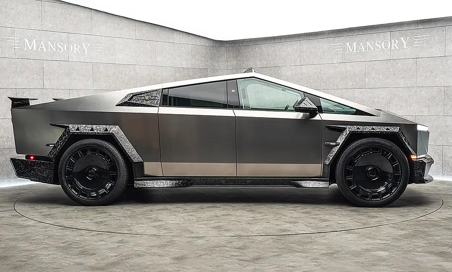Blick von der Seite auf den Mansory Elongation.