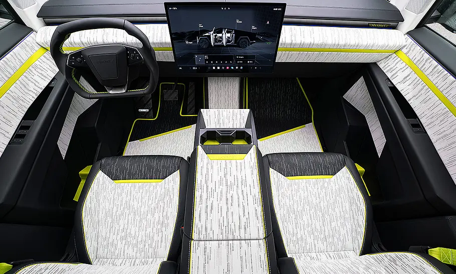 Blick in den Innenraum des Mansory Elongation.