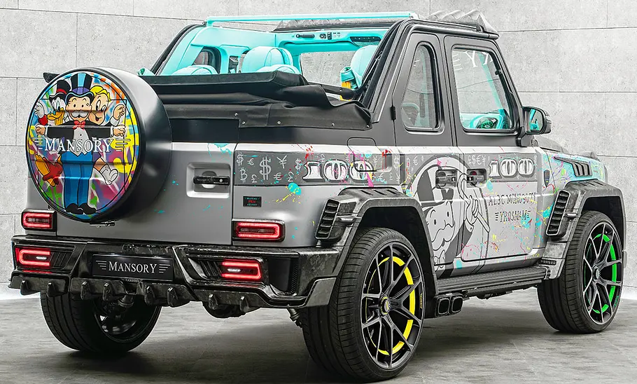 Der Mansory G63 AMG Art Piece stehend von schräg hinten.