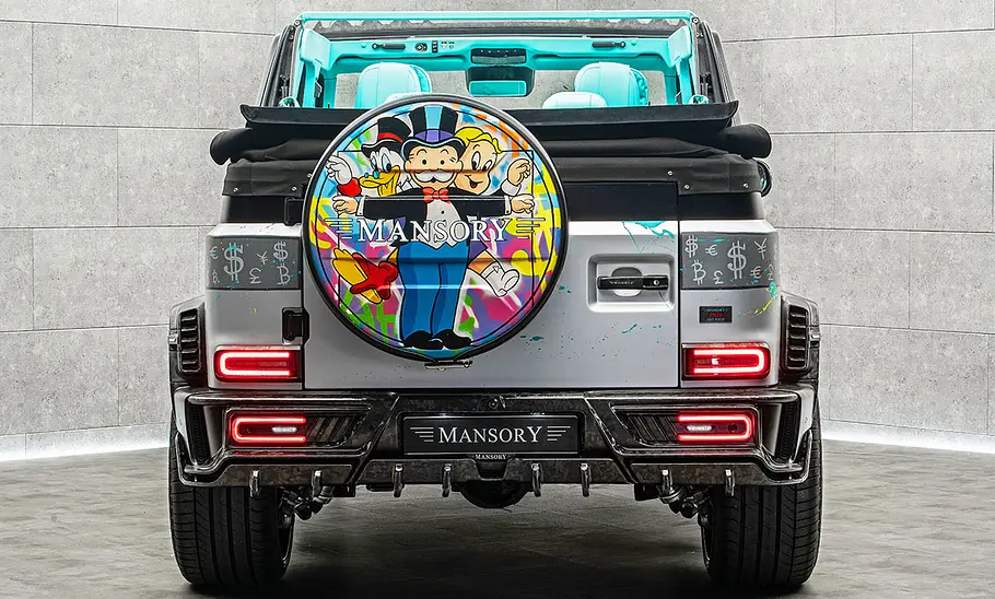 Der Mansory G63 AMG Art Piece stehend von hinten.