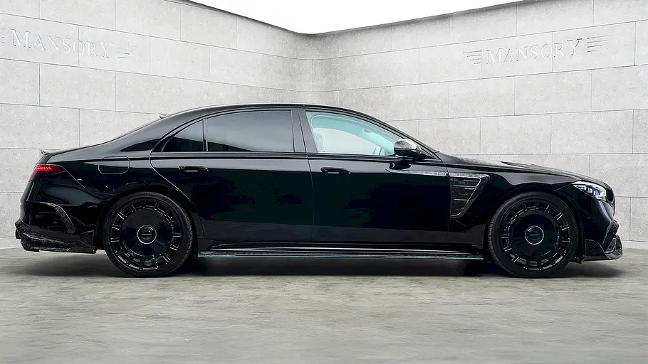 Mansory-Mercedes P950, fotografiert von der Seite.