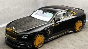 Blick von schräg vorne auf den Rolls-Royce Spectre Mansory Linea DOro. - Foto: Mansory Blick von schräg vorne auf den Rolls-Royce Spectre Mansory Linea DOro. - Foto: Mansory