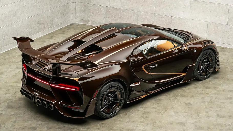 Blick von schräg hinten auf den Mansory Vivere.