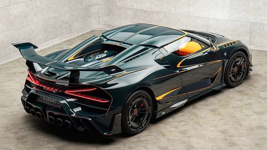Blick von schräg hinten auf den Mansory Vincero.