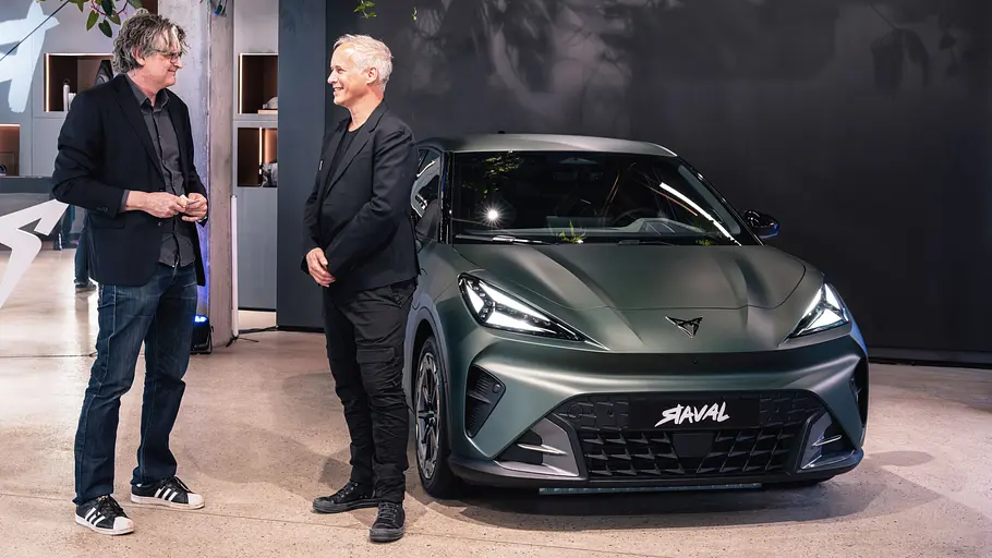 Cupra-Marketing-Vorstand Sven Schuwirth (rechts) im Interview mit AUTO ZEITUNG-Redakteur Markus Henrichs (links).